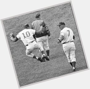 Happy Birthday to Ron Santo! Miss the combination of him and Huges on the radio every day. 