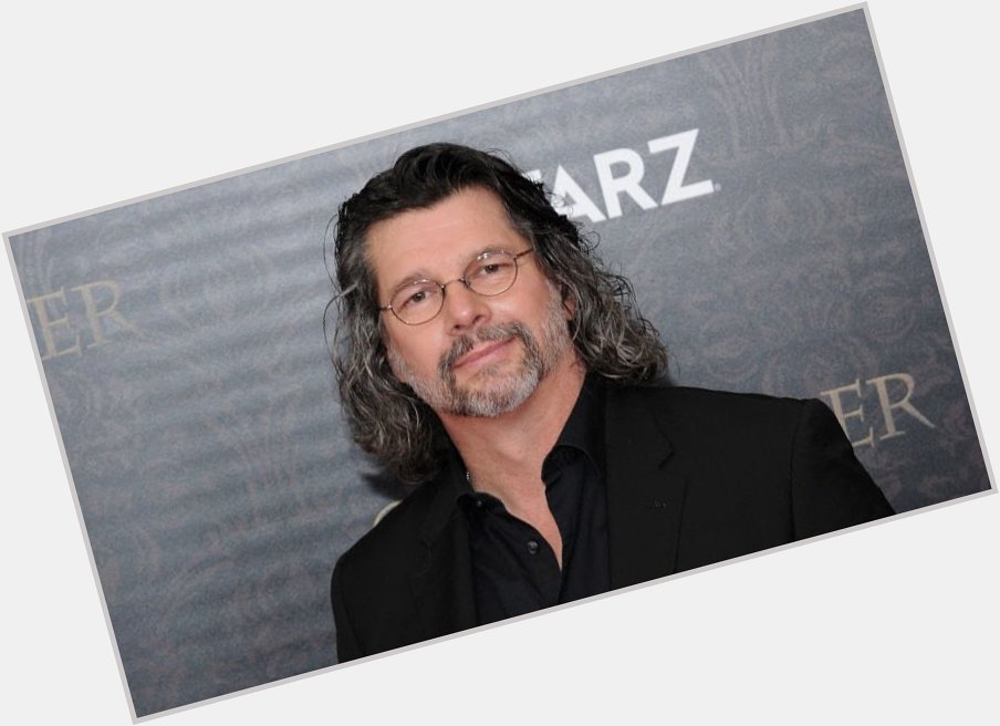    We wish a very happy birthday to the sci-fi screenwriter Ronald D. Moore! ¡Feliz cumpleaños 