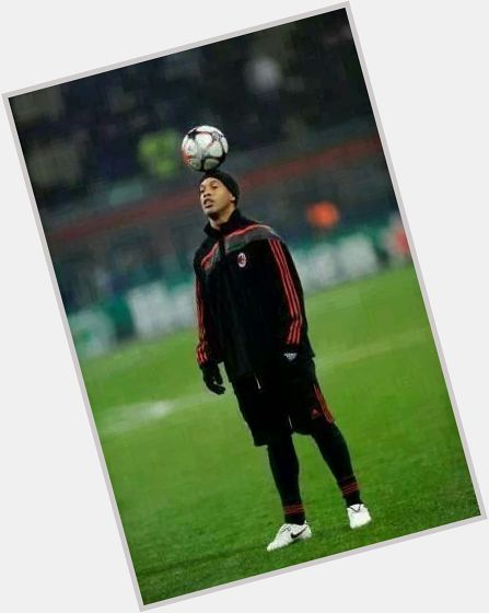 Happy birthday Ronaldo de Assis Moreira \\Ronaldinho Gaucho\\.

The man that played the game we love with JOY. 