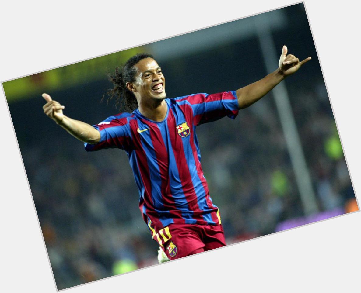 Happy bday to the man that made me fall in love with football, Ronaldinho Gaucho one of the greatest of all time 
