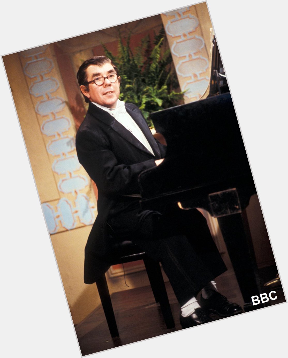 Happy Birthday Ronnie Corbett! And may you have many more. 