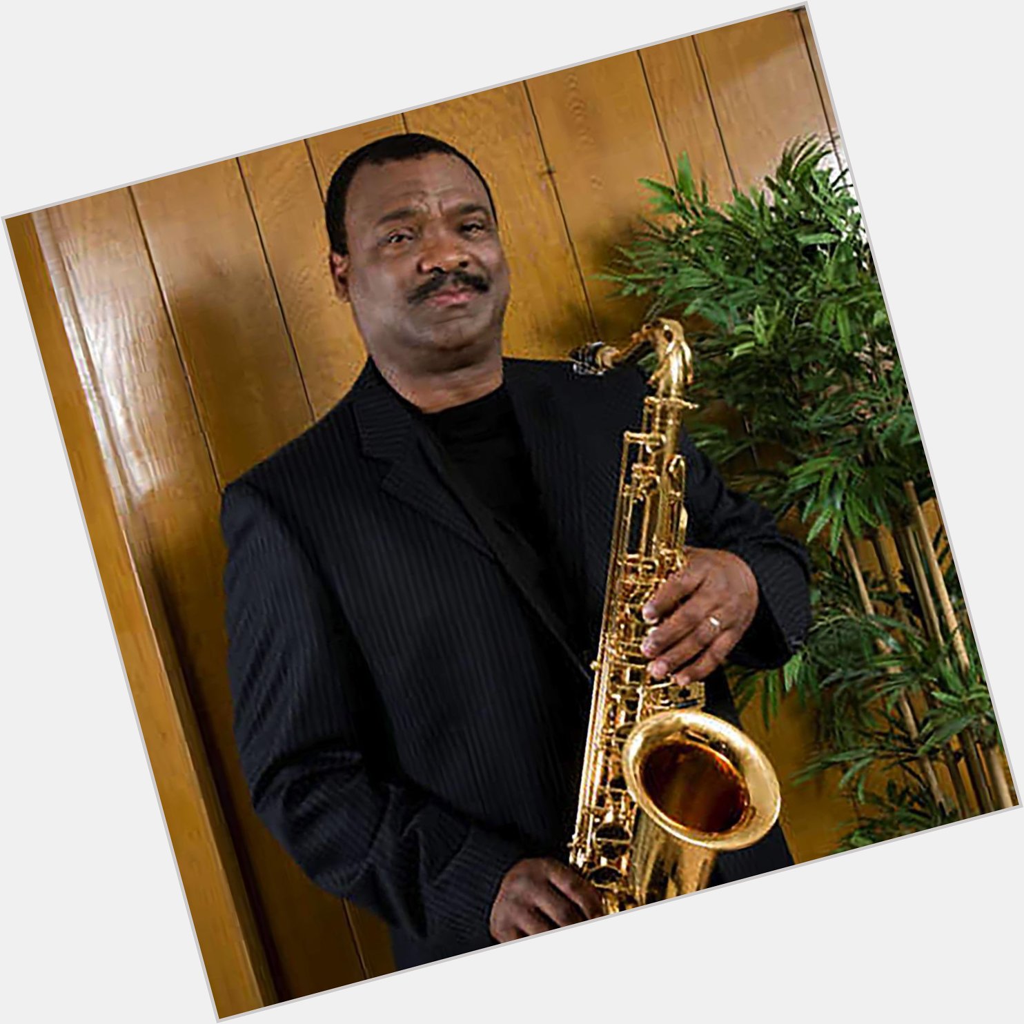 Happy Birthday to saxophonist Ronnie Laws 

October 3, 1950      