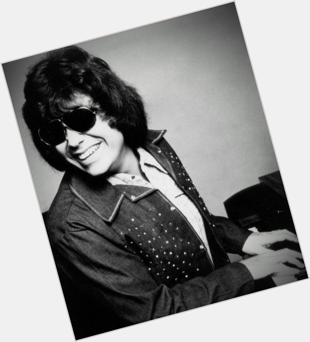  Happy Birthday Ronnie Milsap...
*Born on this day in 1943* 
