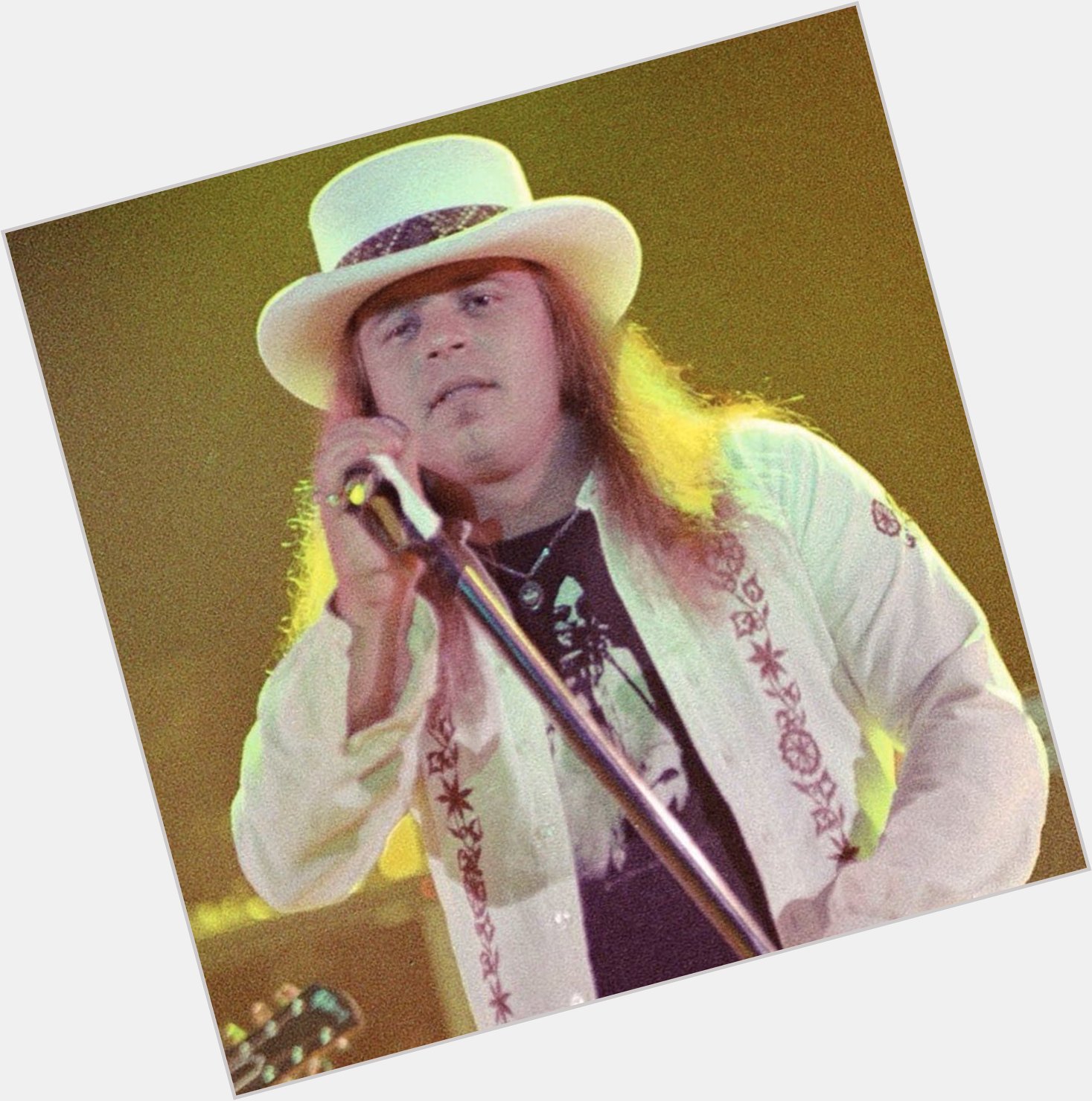 Happy Birthday Ronnie Van Zant  ,  would have been 72 today  free bird  !!    
