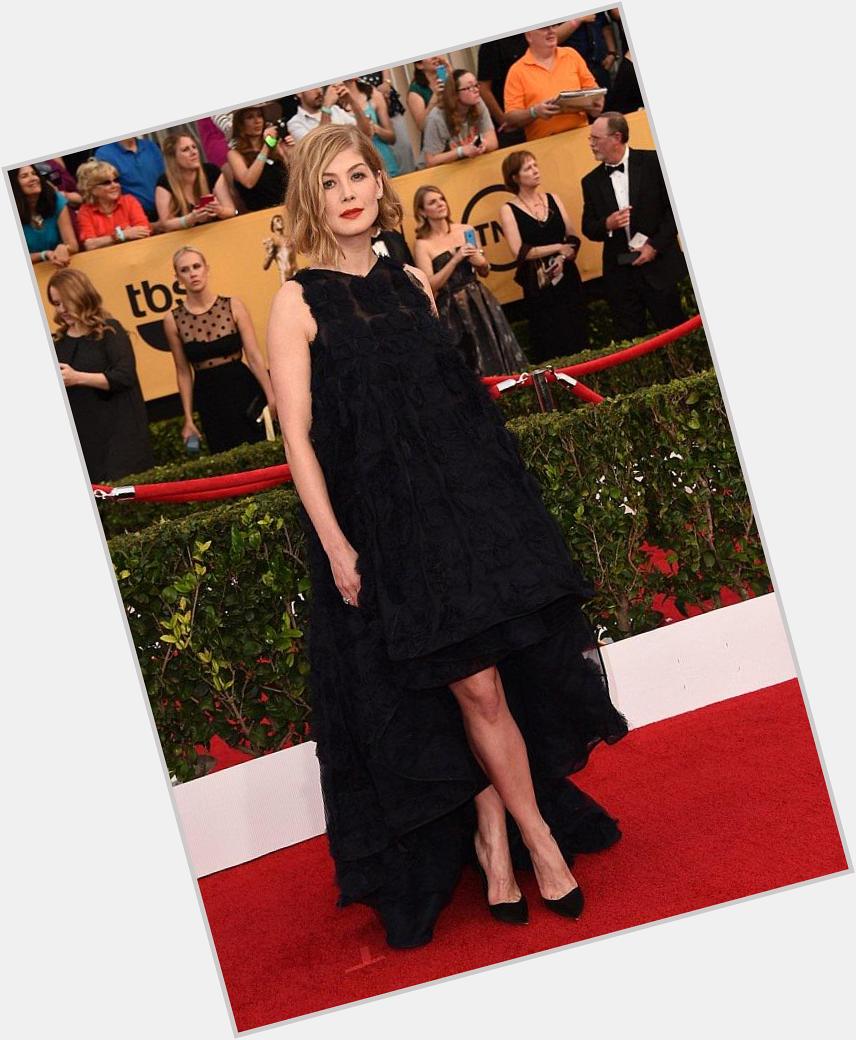 Happy Birthday Rosamund Pike! We loved her look at the this week! 