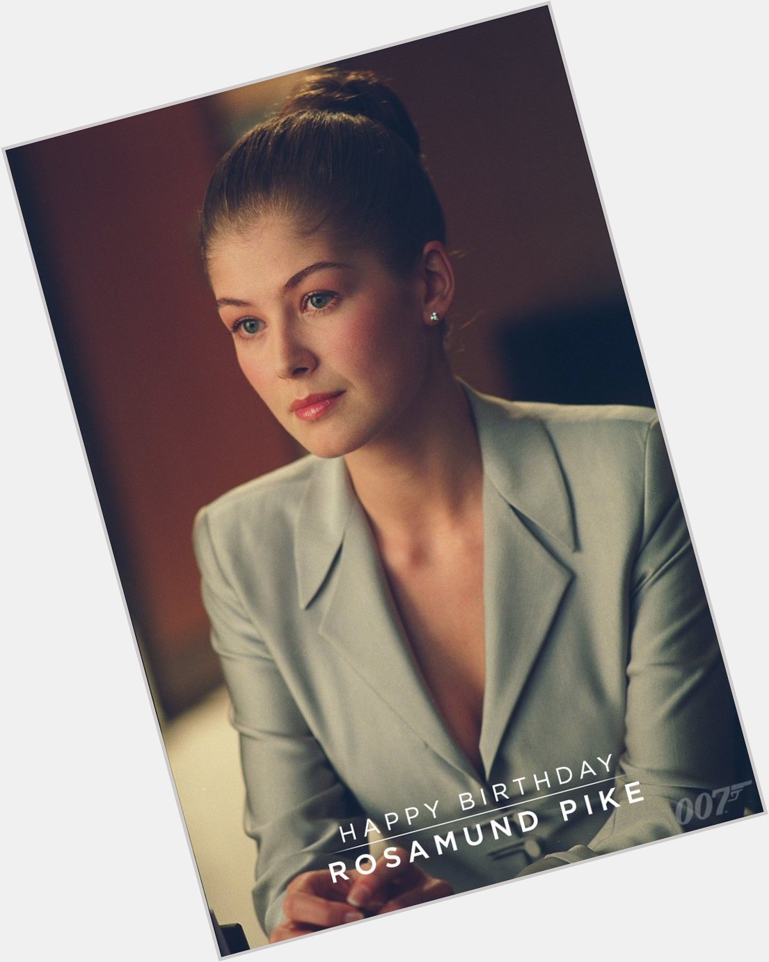 Happy Birthday to Rosamund Pike. She played Miranda Frost in DIE ANOTHER DAY (2002). 