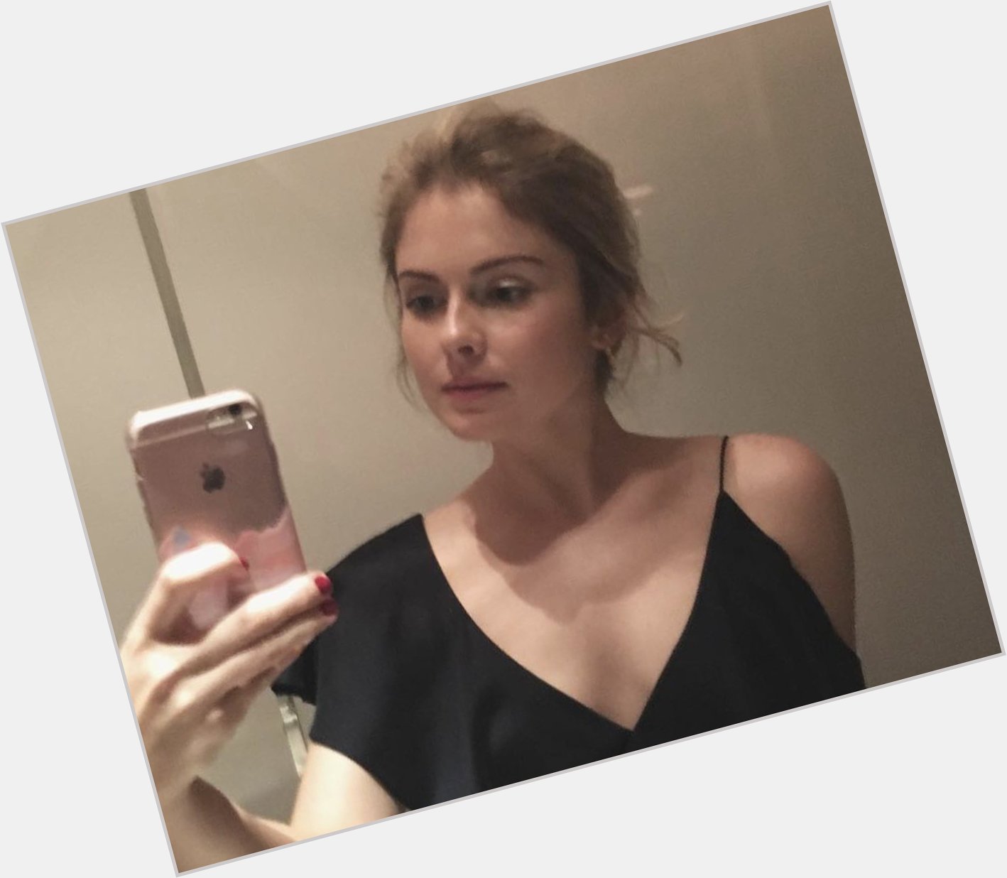 Happy Birthday: New Zealand s Rose McIver Sexy Selfies To Celebrate Her Big Day  