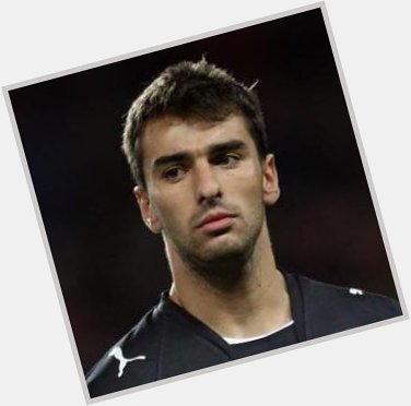  Happy Birthday to Rui Patricio. 

This is how he can look without that glorious beard.  