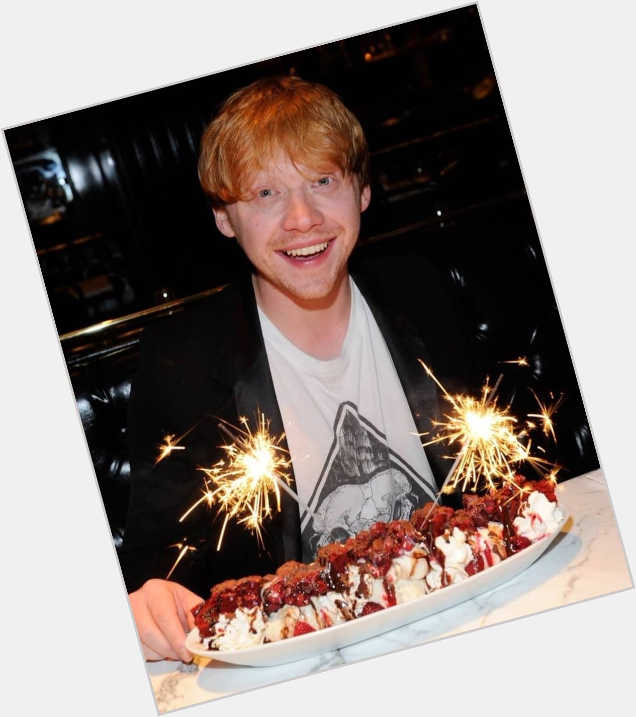 Yeayyy happy 33rd birthday Rupert Grint @ Ronald Bilius Weasley!! >.< 
