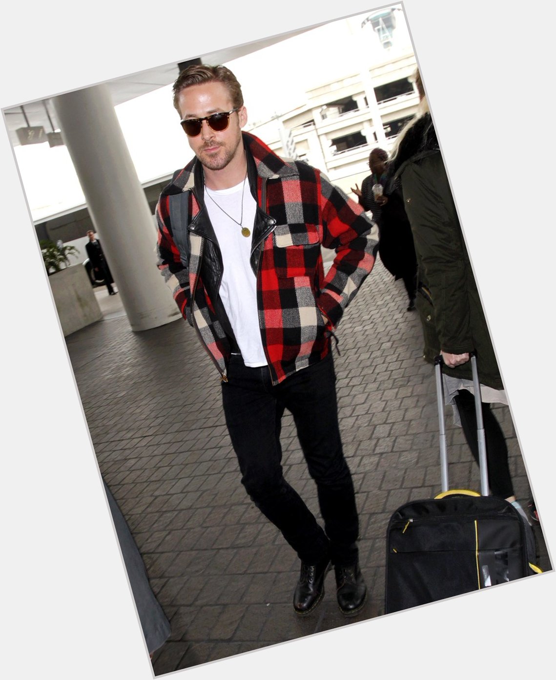 Happy 40th birthday to Ryan Gosling and his airport style 