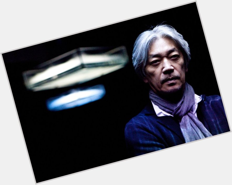 Hoy cumple 66 años un músico genial compositor de antológicas bandas sonoras...
Happy Birthday Ryuichi Sakamoto! 