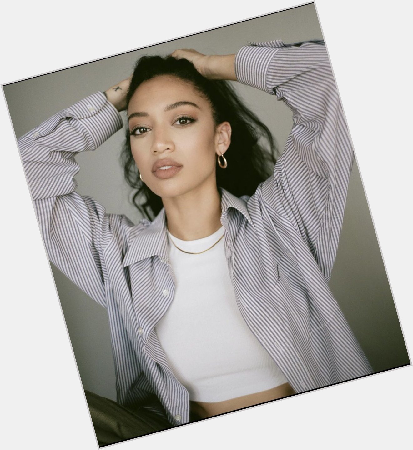 Happy Birthday to the ever gorgeous and supremely talented Samantha Logan!   