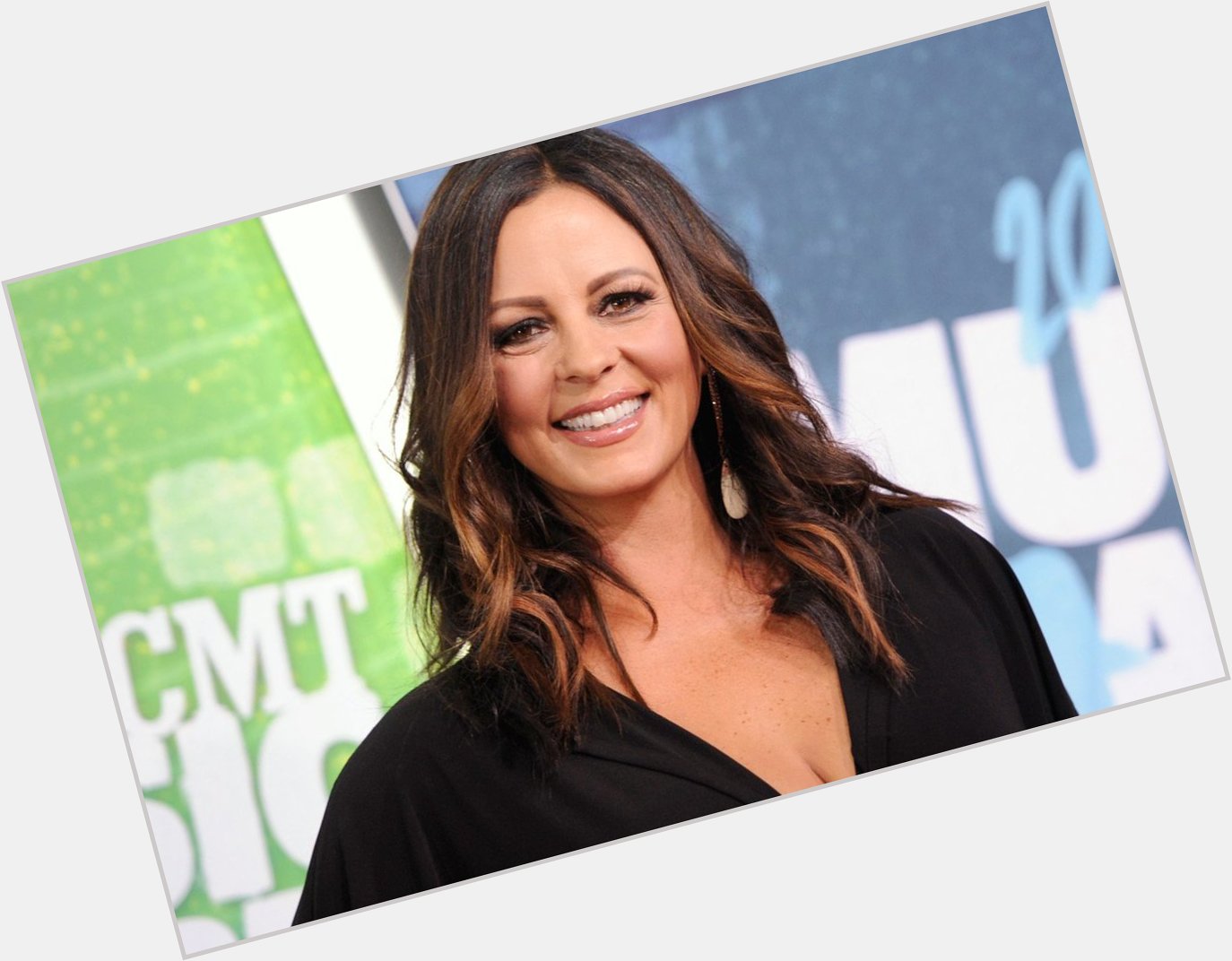 HAPPY BIRTHDAY Sara Evans still love your music.Have a great day. 