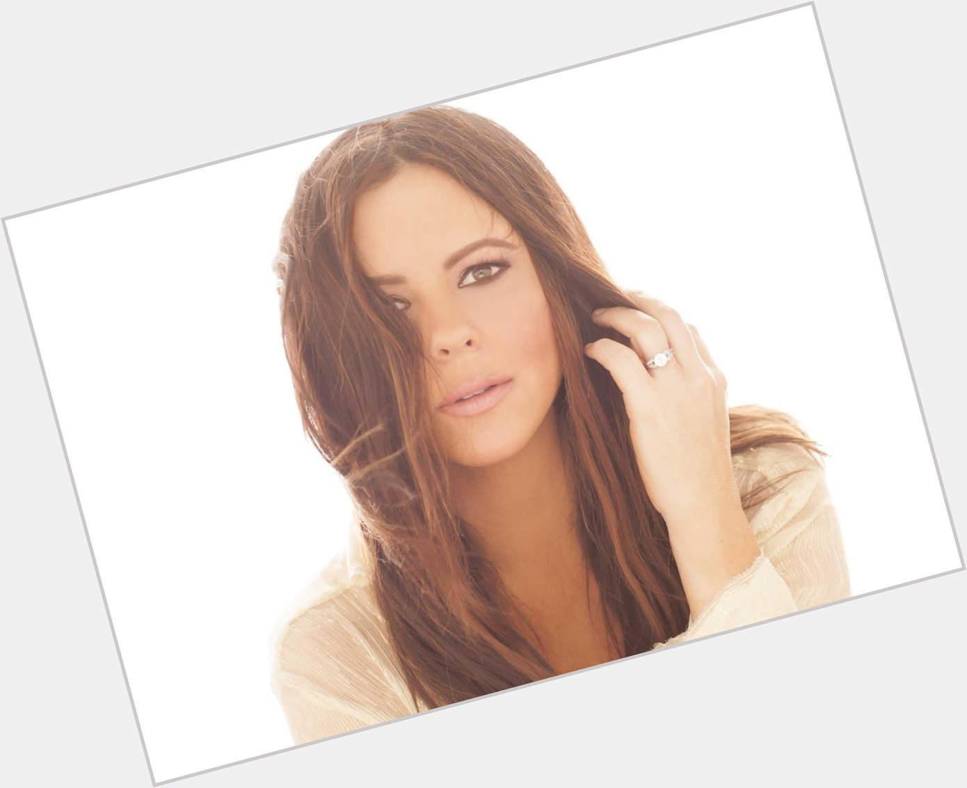 Happy birthday Sara Evans     hope you have a lovely day x 