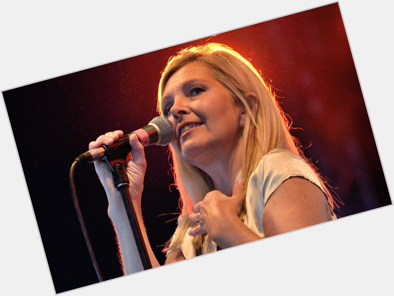 Insomniac\s Playlist- Happy Birthday Sarah Cracknell! We\re celebrating with 5 of her songs  