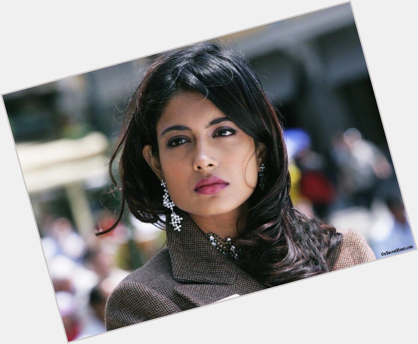 Sarah jane dias     The Hungarian Bollywood group wishes you a happy birthday 