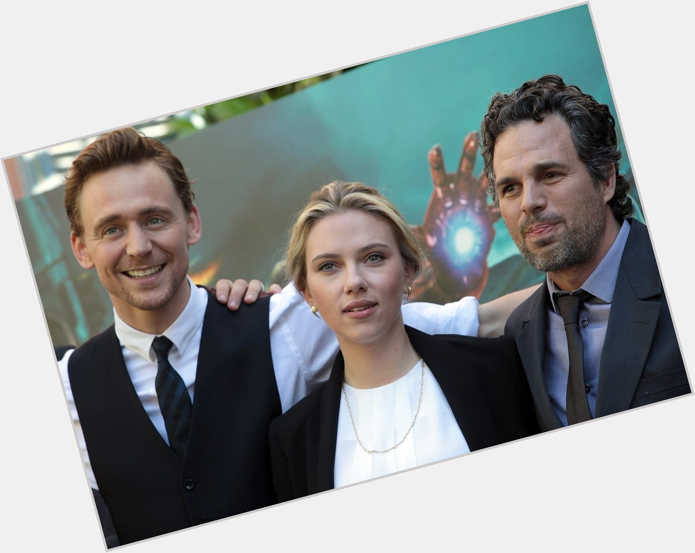 I m kinda late but happy birthday to the beautiful Scarlett Johansson and the amazing Mark Ruffalo! 