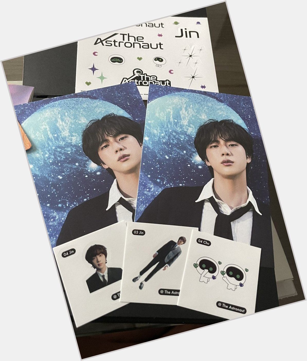 BRUH I GOT 2 POSTCARDS AND 3 SEAL STICKERS IN MY THE ASTRONAUT ALBUM??? HAPPY BIRTHDAY TO ME FR 