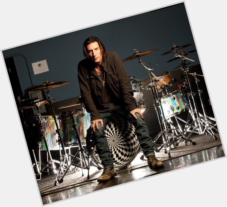 Happy birthday to Alice In Chains drummer and co-founder Sean Kinney! 