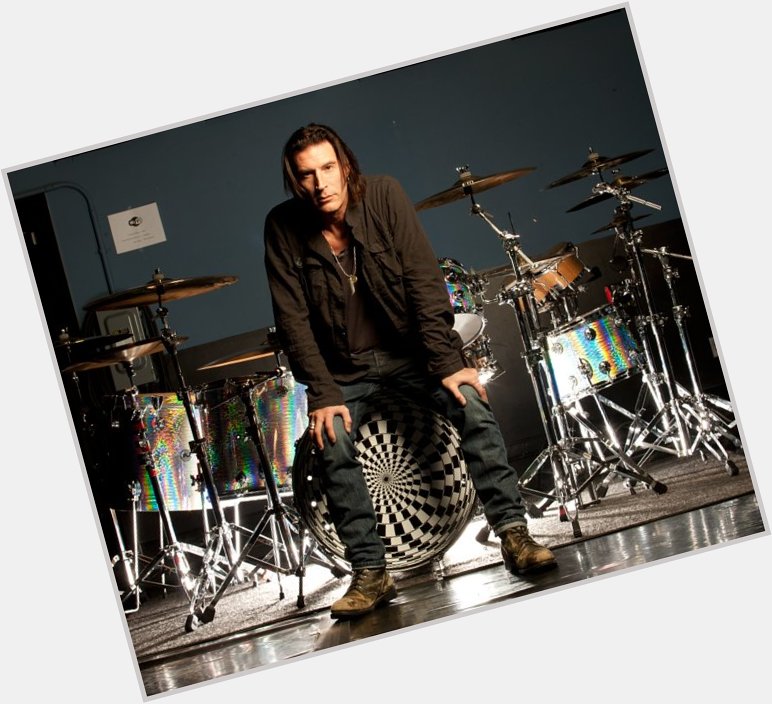 HAPPY BIRTHDAY SEAN KINNEY !! LET\S ROCK SOME TO SHOW THE ROCK LOVE !! 