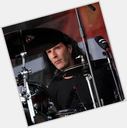 Happy birthday to our favorite co-founder and drummer sean kinney!! 

from day 1 to the end 
