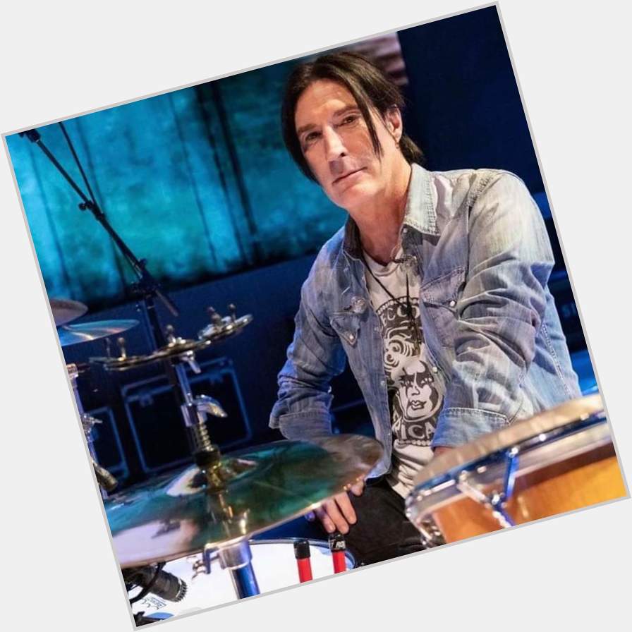 I\d like to wish a happy 57th birthday to Sean Kinney, drummer for Alice in Chains! 