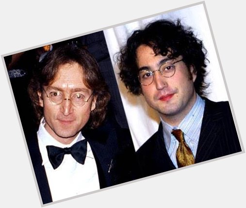 Como si fuera nombrado en argentino John Lennon y Sean Lennon nacieron el mismo día 
Happy Bday to the greats 