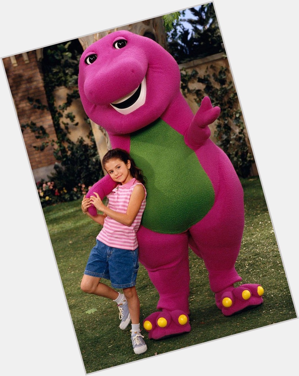 Selena Gomez x Barney & Friends

HAPPY BIRTHDAY SELENA + 