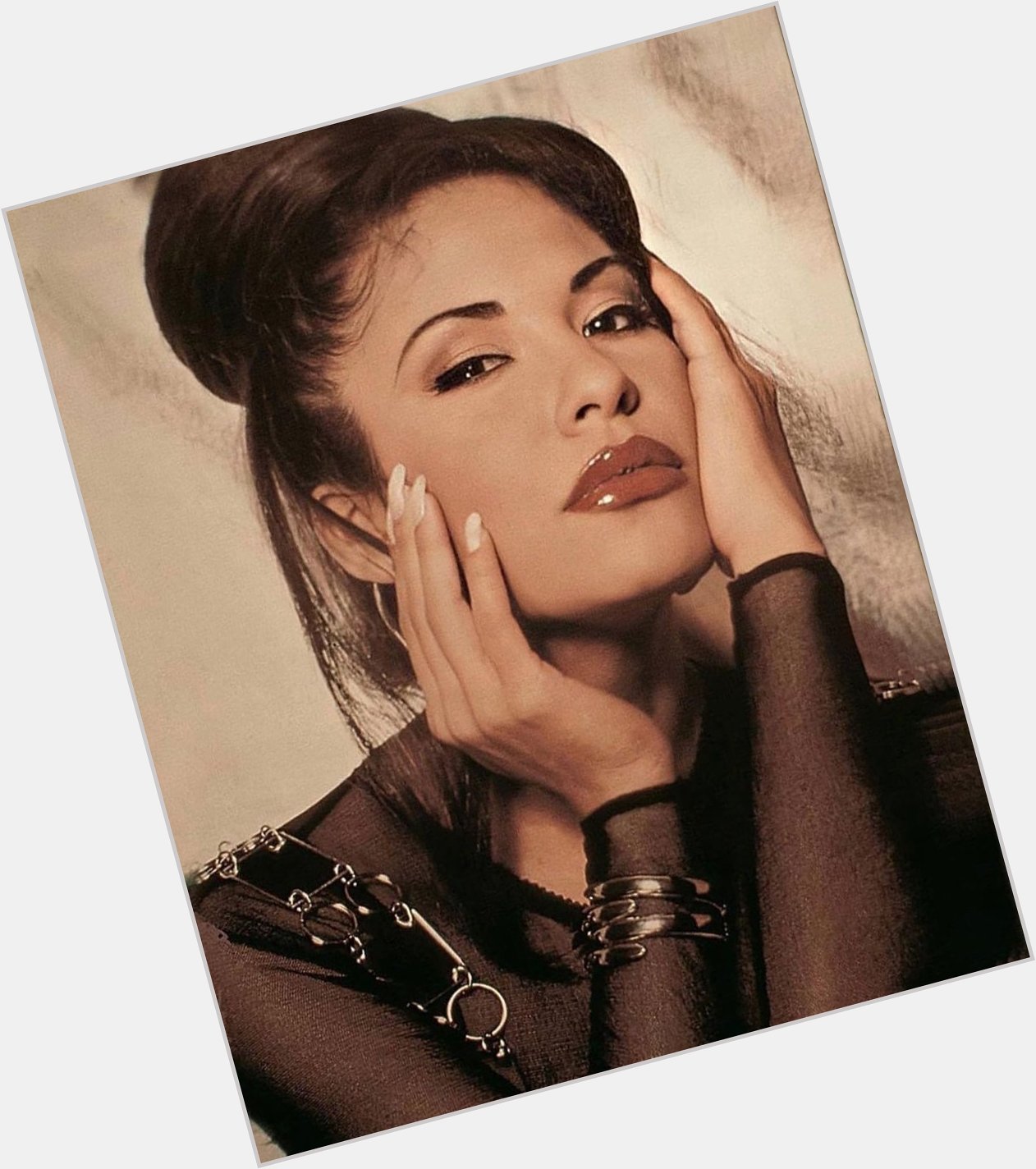 Happy birthday selena quintanilla. 