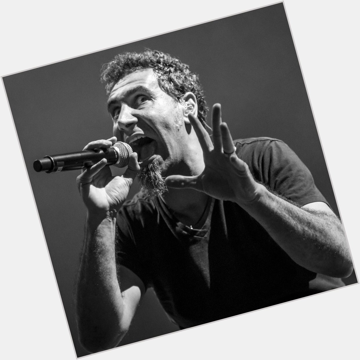 Happy 52nd birthday Serj Tankian, one of the most beautiful voices to ever do music 