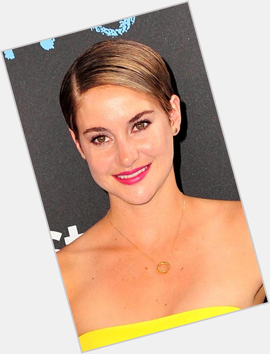 Happy 23rd Birthday, Shailene Woodley! Celebrate With Her Most ... 
