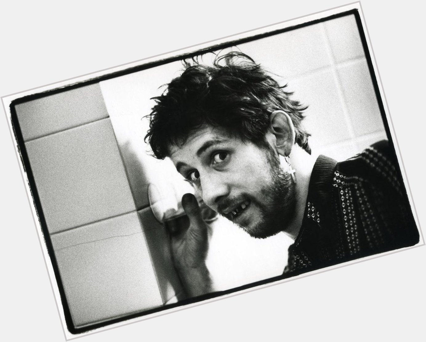 Happy Birthday to  Shane MacGowan , 62 years  old 

\"And the bells are ringing out for Christmas day\" 