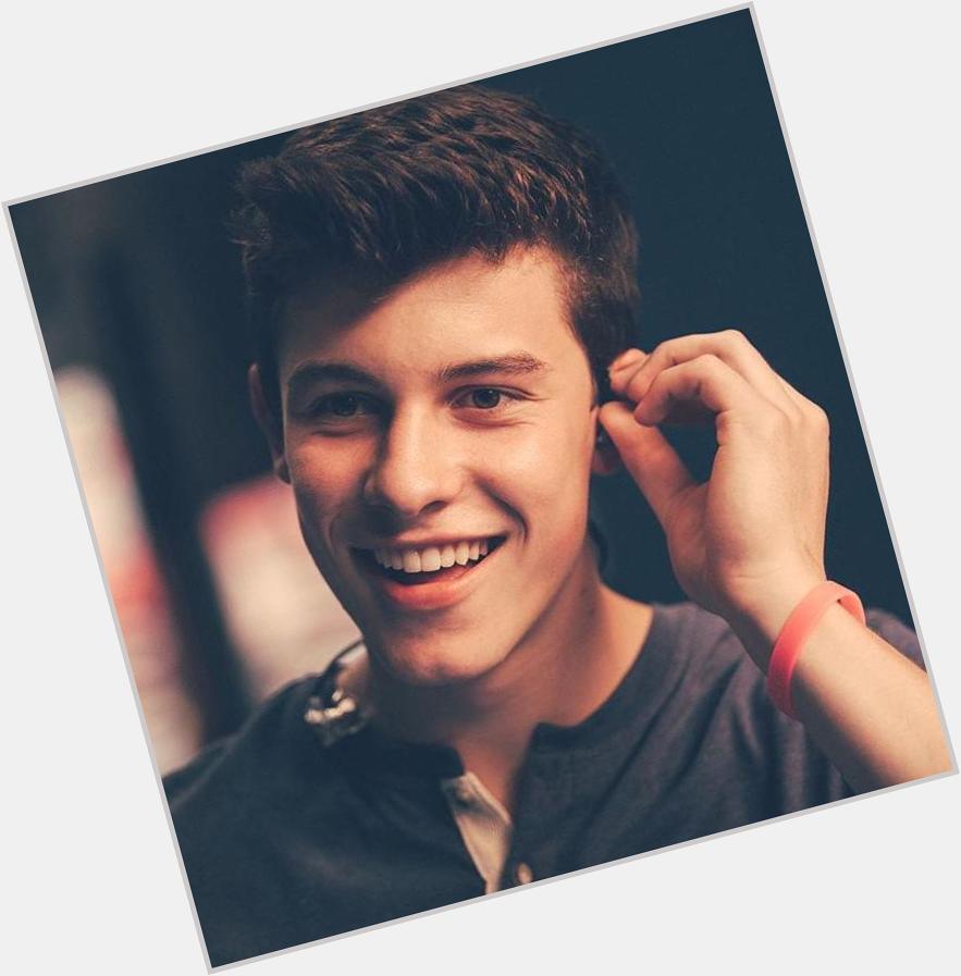 Happy birthday Shawn Mendes lol you\re hot 