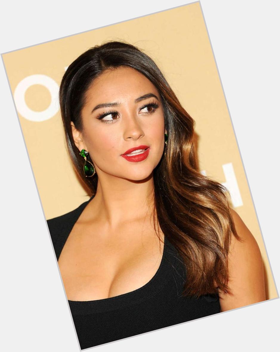 Happy birthday shay mitchell, I love you and have an amazing 28th     