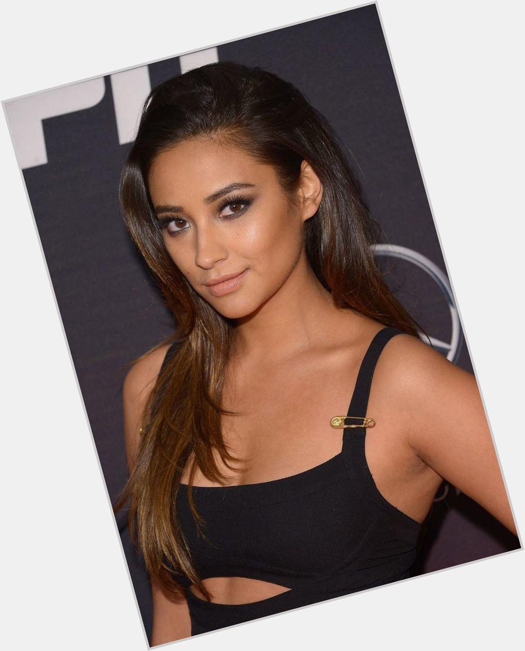 Happy 36th birthday to the underrated Shay Mitchell. 