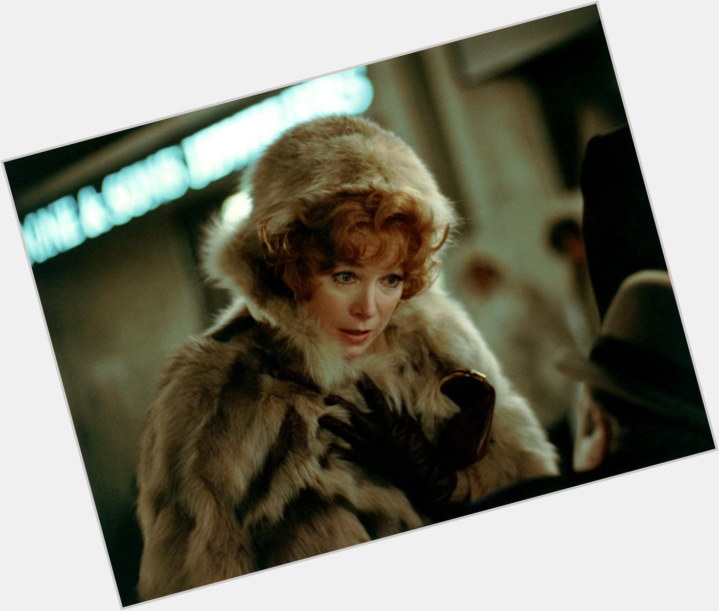 Happy birthday to the fabulous Shirley MacLaine! Here she is as Eve Rand in Hal Ashby\s BEING THERE (1979). 