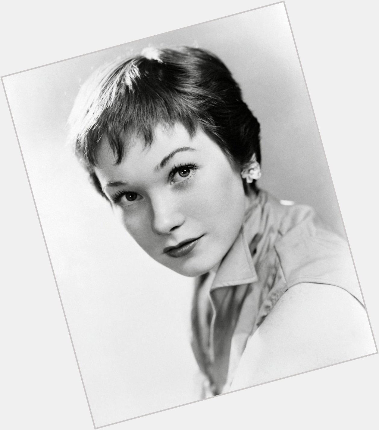 Happy 87th birthday to Shirley MacLaine, a pixie cut queen and a great actress. 