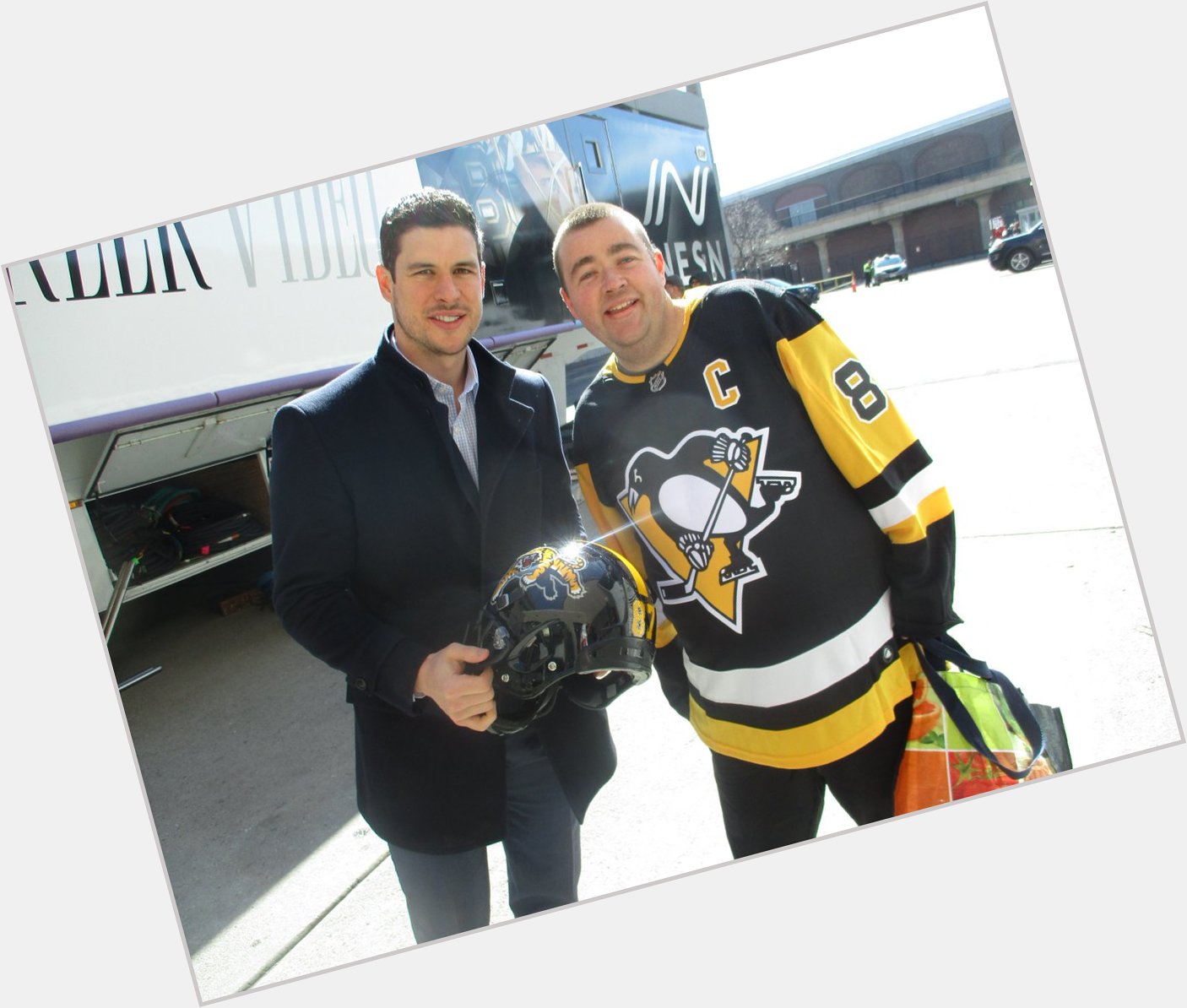 Happy birthday to Captain Sidney Crosby ! and one of the most nicest people as well 