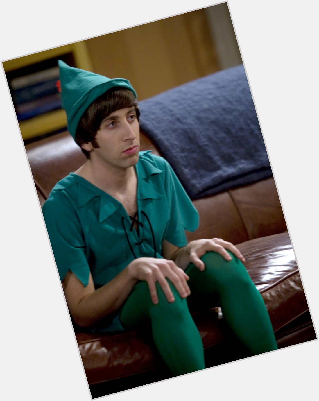 Happy Birthday to this elf on a s h e l f couch, Simon Helberg! 