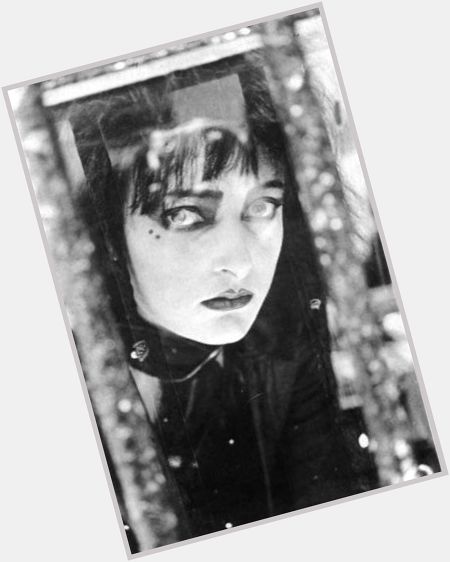 Happy birthday to Siouxsie Sioux.

Siouxsie & The Banshees- Hong Kong Garden
 