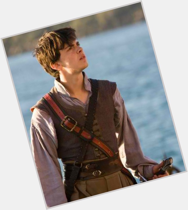 Happy birthday to both of my first love and my first King and my one and only Edmund Pevensie, Skandar Keynes! 