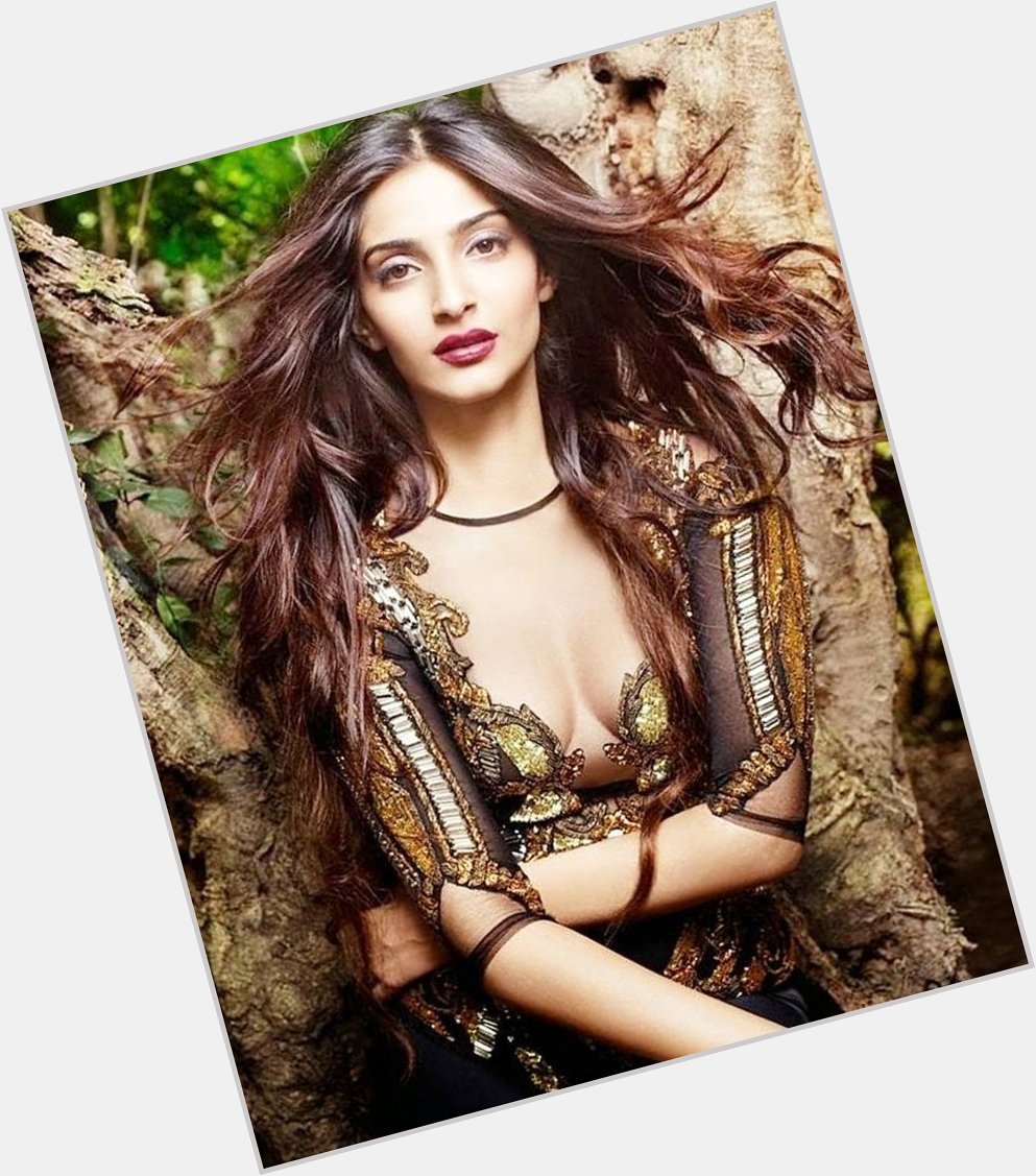 Here\s wishing the extremely beautiful and graceful, Sonam Kapoor Ahuja, a very happy birthday! 