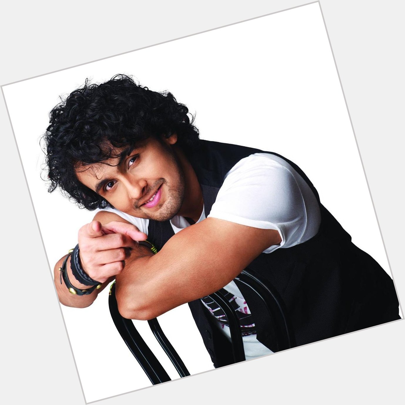 Here\s wishing the absolutely amazing and versatile singer- Sonu Nigam, a very happy birthday! 