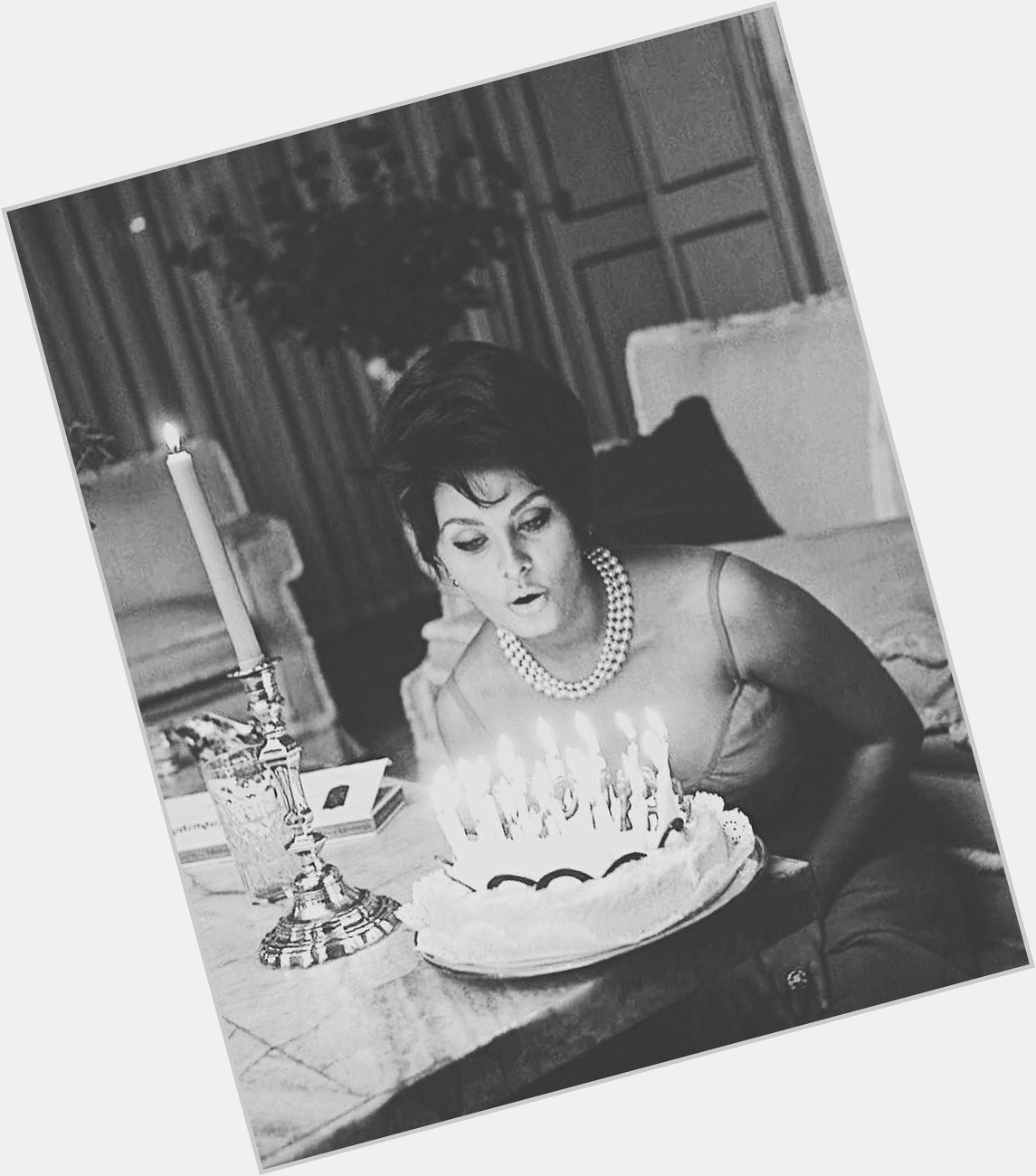 Happy birthday to one of the most beautiful woman ever existed Sophia Loren
88  