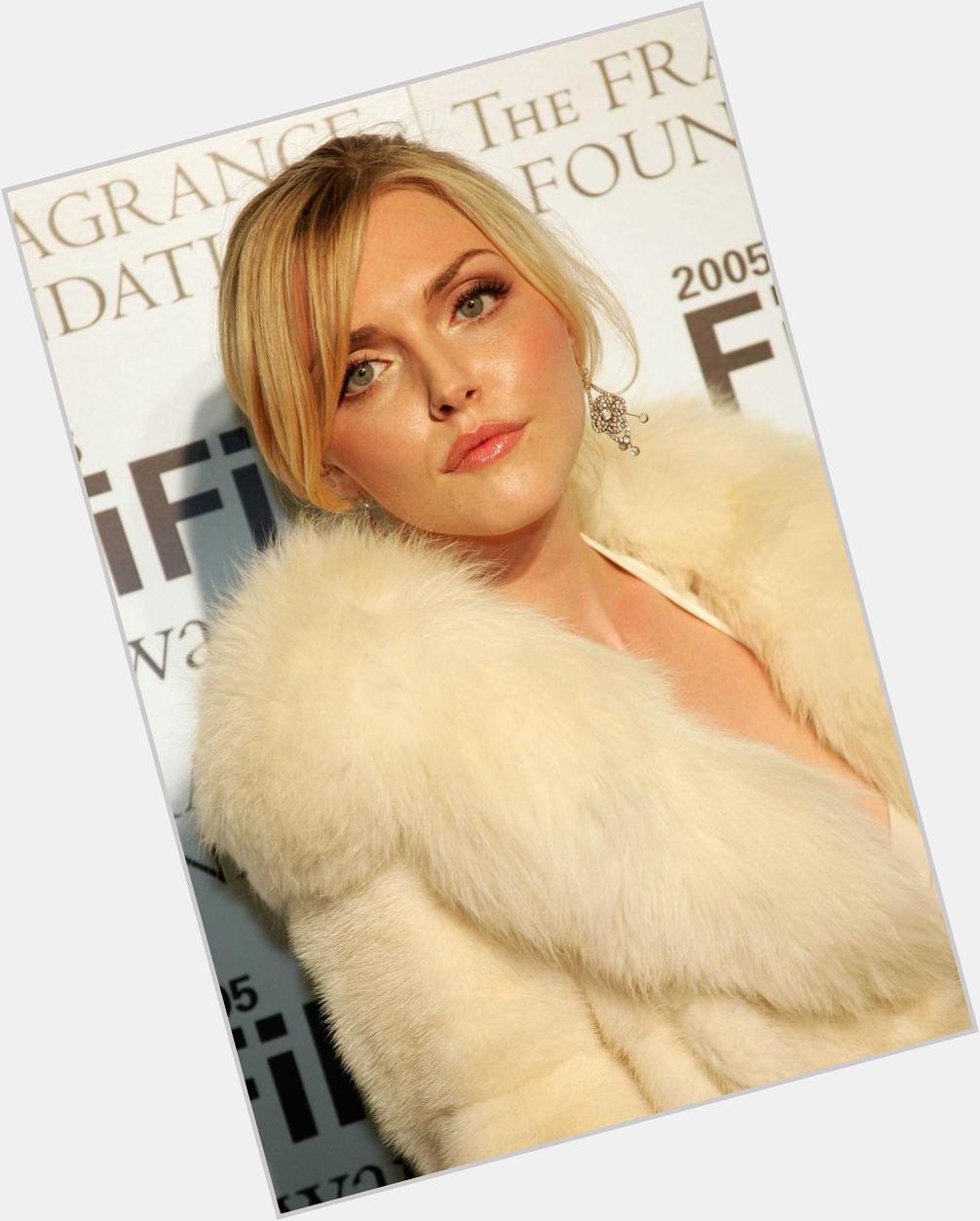 A very happy FURRY BIRTHDAY to English author and former fashion model Sophie Dahl, wife of singer Jamie Cullum. 