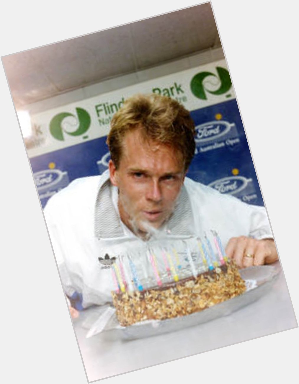 Happy Birthday to my darling King, my shy champion, Stefan Edberg.

Enjoy your special day  bildbyrån 