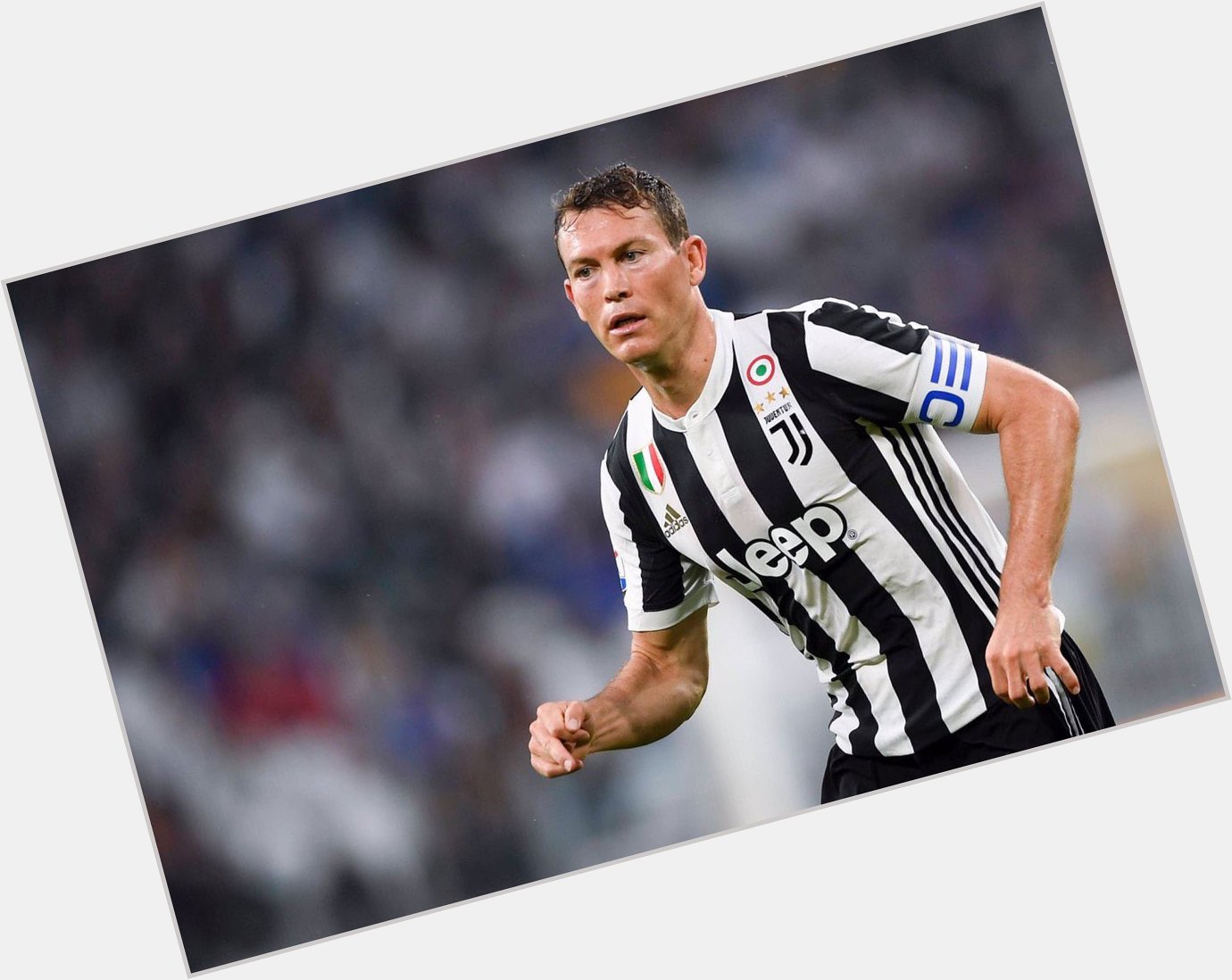 Happy birthday to Juventus right-back Stephan Lichtsteiner, who turns 34 today.

Games: 243
Goals: 15 : 9 