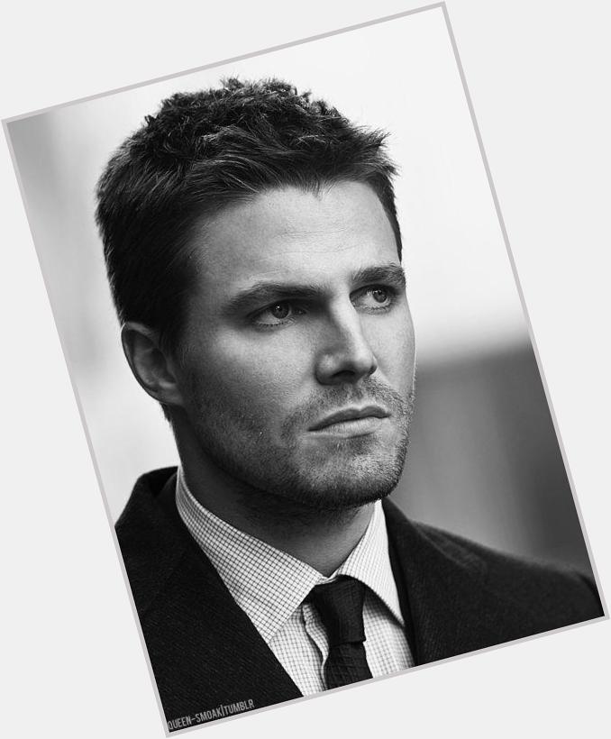 HAPPY BIRTHDAY STEPHEN AMELL    OMG CAN\T BELIEVE YOU\RE TURNING 34 TODAAAAAY   ILY 