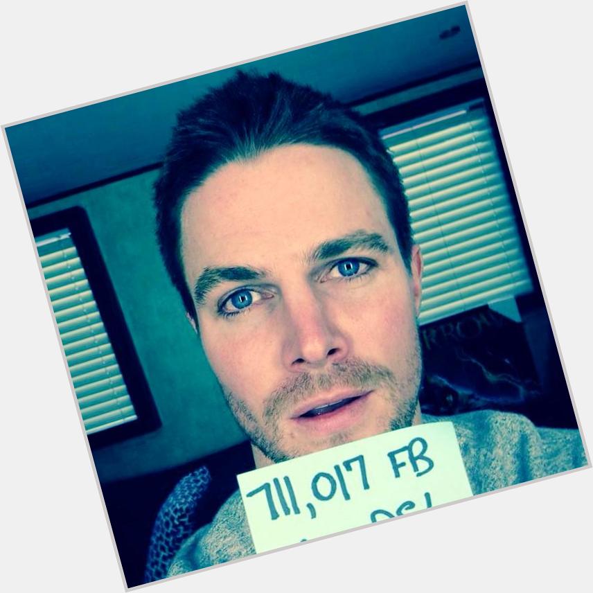 Happy birthday to this amazing & talented human being. Happy birthday Stephen Amell. MY IDOL 