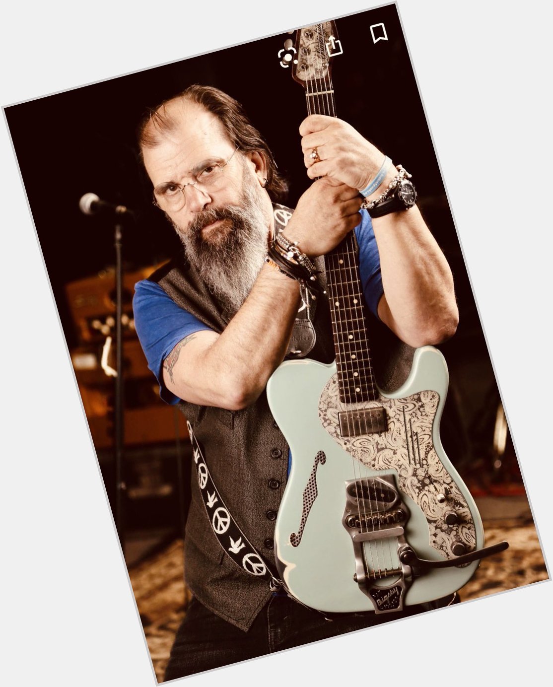 Happy birthday to Steve Earle. 